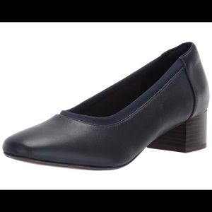 Women Clarks Chartli Fame Block Heel 6M US Shoes